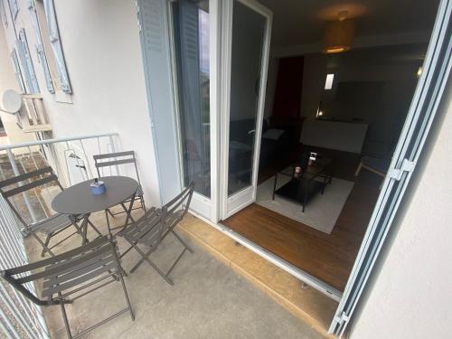 Fabuleux T3 de 85 m2, situé au calme avec grand parking gratuit privé ,Fibre wifi