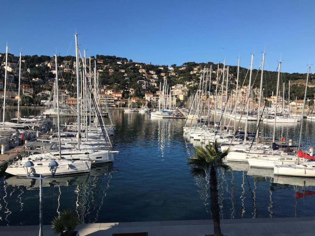 Face à port, proche de toutes les commodités, 2 chambres, 5 personnes 24 quai Jean Jaures, 83430 Saint-Mandrier-sur-Mer