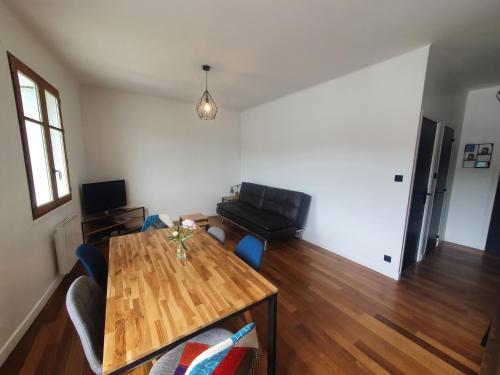 Face à port, proche de toutes les commodités, 2 chambres, 5 personnes