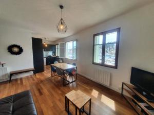 Face à port, proche de toutes les commodités, 2 chambres, 5 personnes