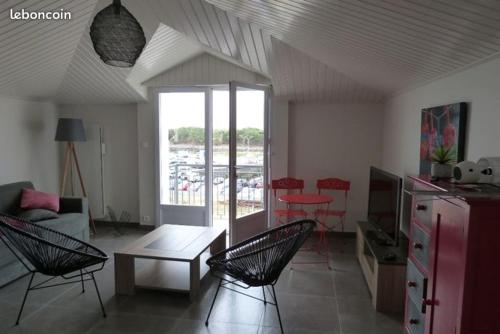 Appartement APPARTEMENT FACE au PORT et à L'OCEAN SAINT GILLES CROIX DE VIE WIFI BALCON PARKING PRIVE COUVERT 3 EME ETAGE 62 Quai de la République Saint-Gilles-Croix-de-Vie