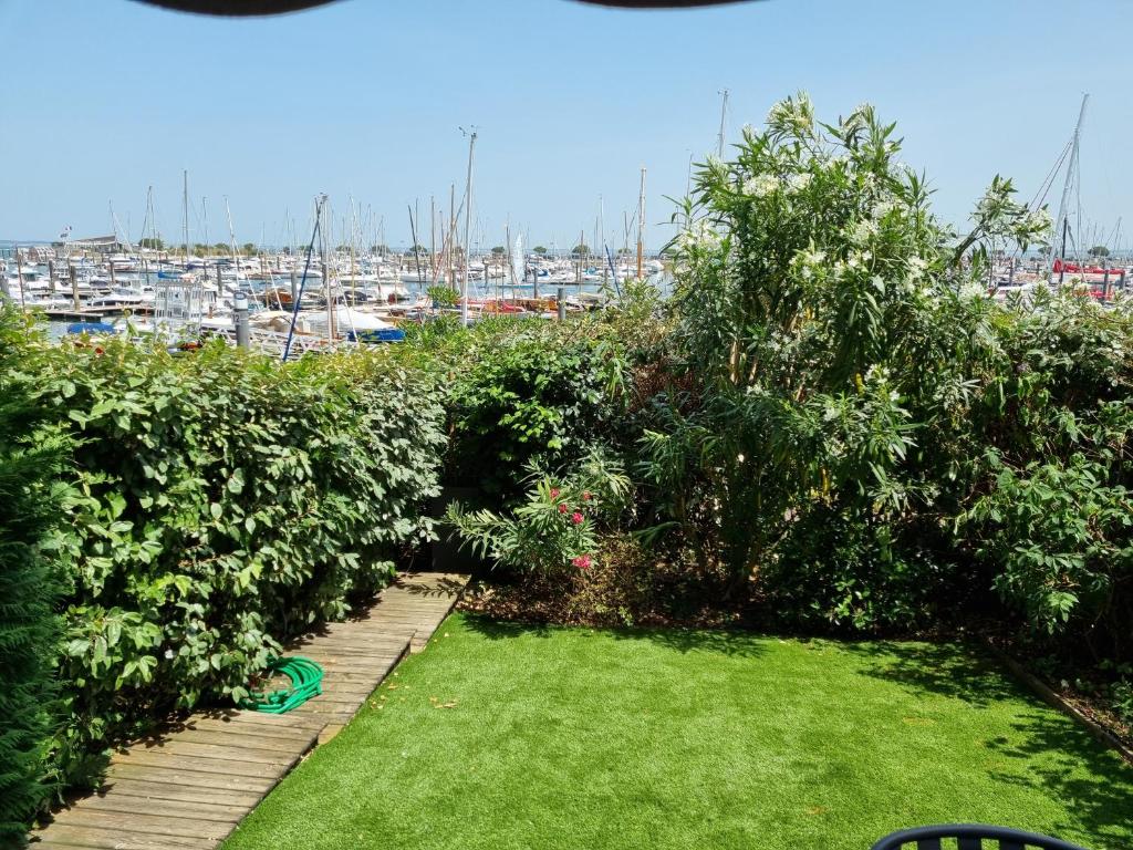 Appartement Face au port - Vue mer - Jardin - Wifi - Ménage - 4 pers 35 Boulevard de la Plage 33120 Arcachon