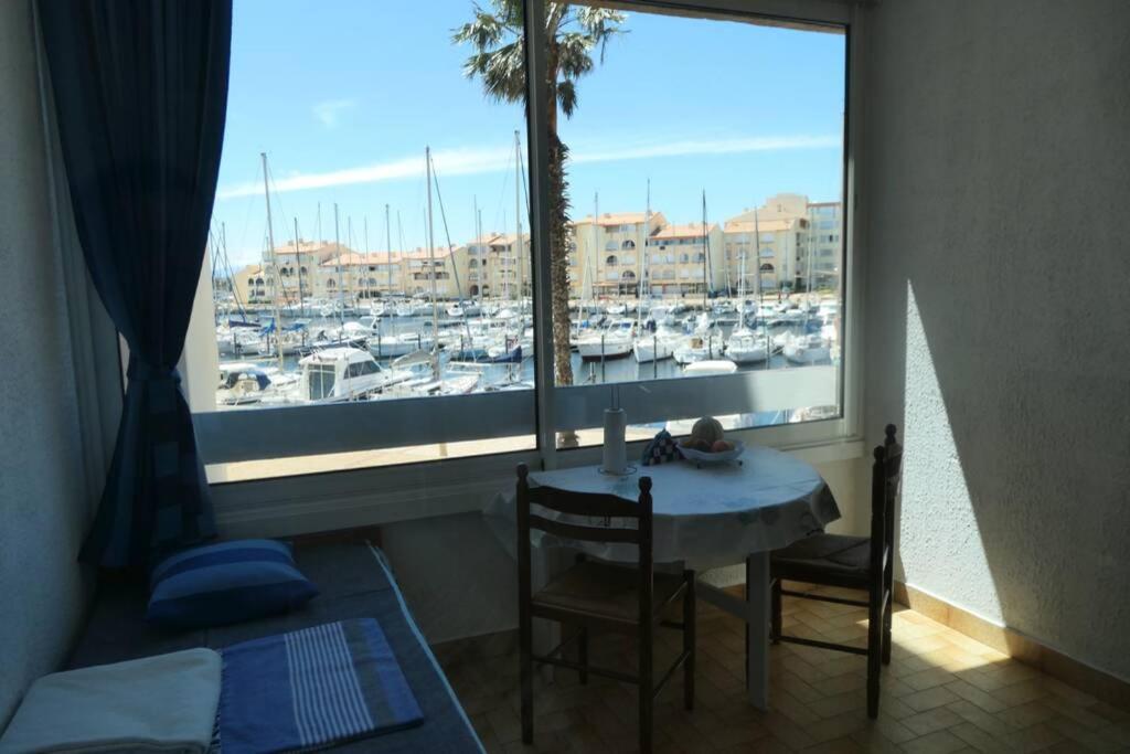 Appartement Face port Plage à 350m joli T2 clair 4 couchages avec parking privé, draps serviettes non fournies 140 Rue de l'Avant-Port 11370 Port Leucate