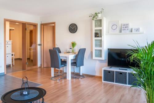 FAIRflats: Küche, Balkon, Arbeitsplatz, Aufzug