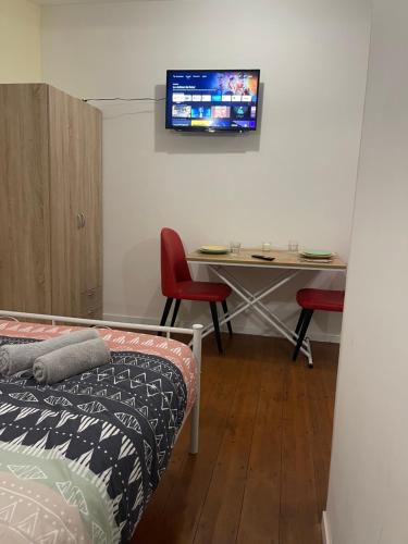 Famars: Studio Moderne