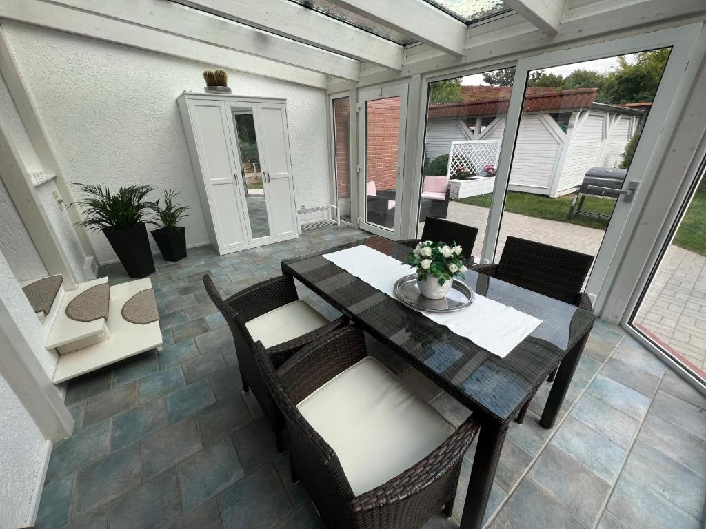 Appartement Familienfreundliche Ferienwohnung mit Wintergarten 1 Stöllnitzer Straße 19209 Badow