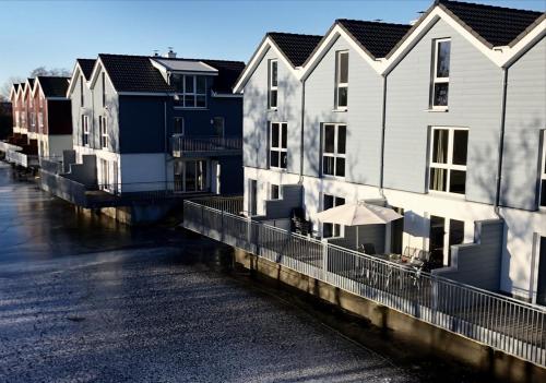 Familienhaus an der Nordsee - Sauna - Kamin - Südterrasse direkt über dem Wasser