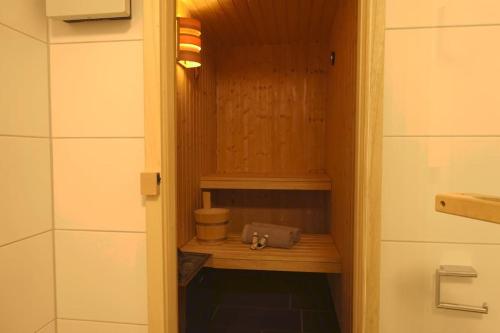 Familienhaus an der Nordsee - Sauna - Kamin - Südterrasse direkt über dem Wasser