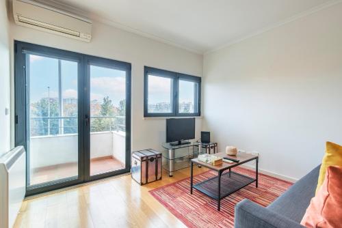 Fancy Apartment W/Metro at Doorstep by LovelyStay