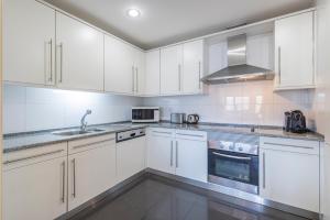 Fancy Apartment W/Metro at Doorstep by LovelyStay