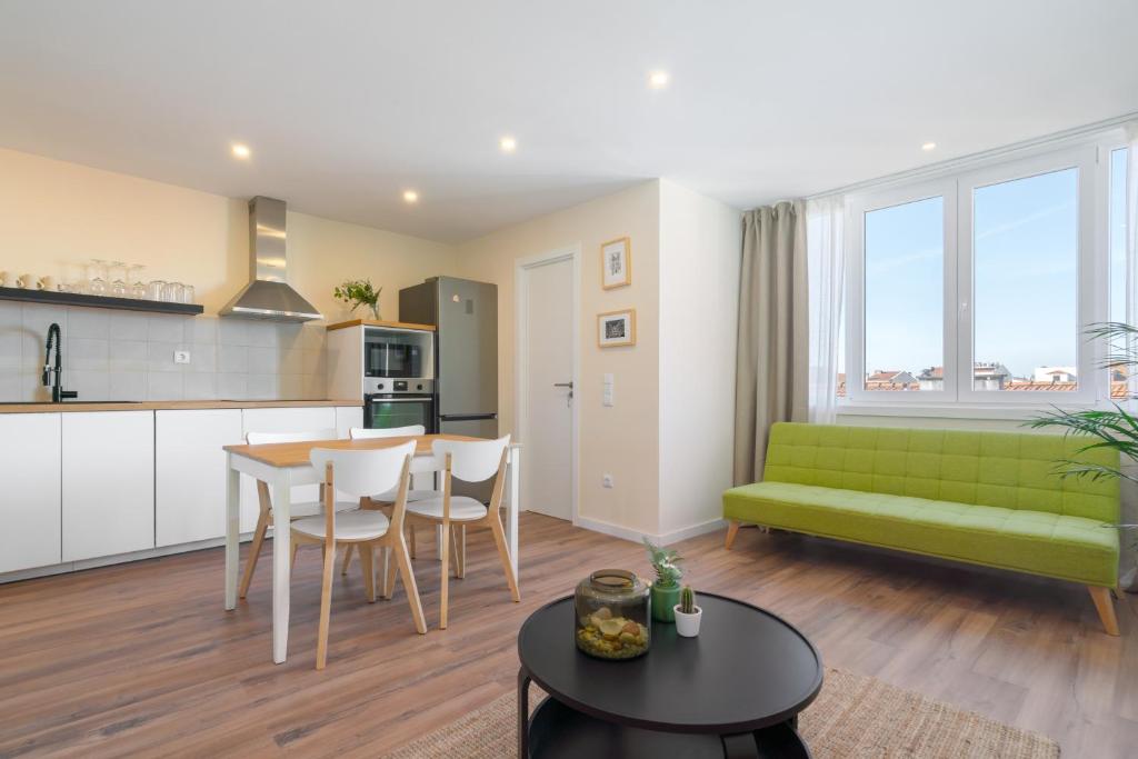 Appartement Fantastic Contemporary Flat w/ Balcony 831 Rua de Camões 4º 4000-142 Porto