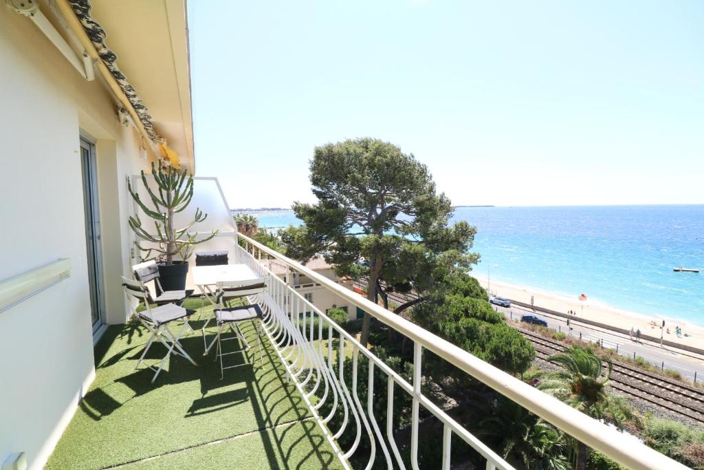 Fantastic sea view for this 2 bedroom up to 6 people 327 31 bis Avenue du Docteur Raymond Picaud, 06400 Cannes