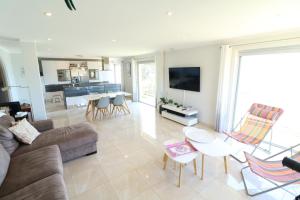 Fantastic sea view for this 2 bedroom up to 6 people 327