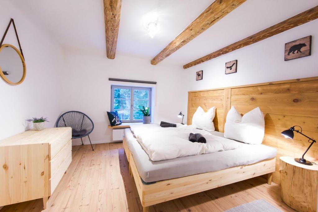 FarmHouse Eckartsberg im Zittauer Gebirge - Ferienwohnung mit 2 Schlafzimmern, Terrasse und WALLBOX Feldstraße 5 Eckartsberg, 02763 Mittelherwigsdorf