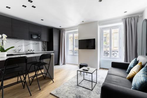 Faubourg Saint-Honoré/ Boétie apartement 4P Courcelle