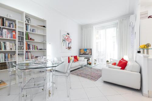 FEEL HOME - GRIMALDI