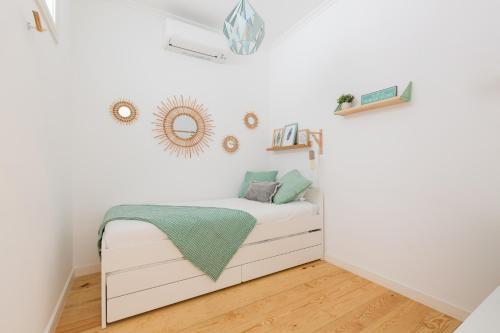 Feel Home in this Stunning Renovated Nest in Graça
