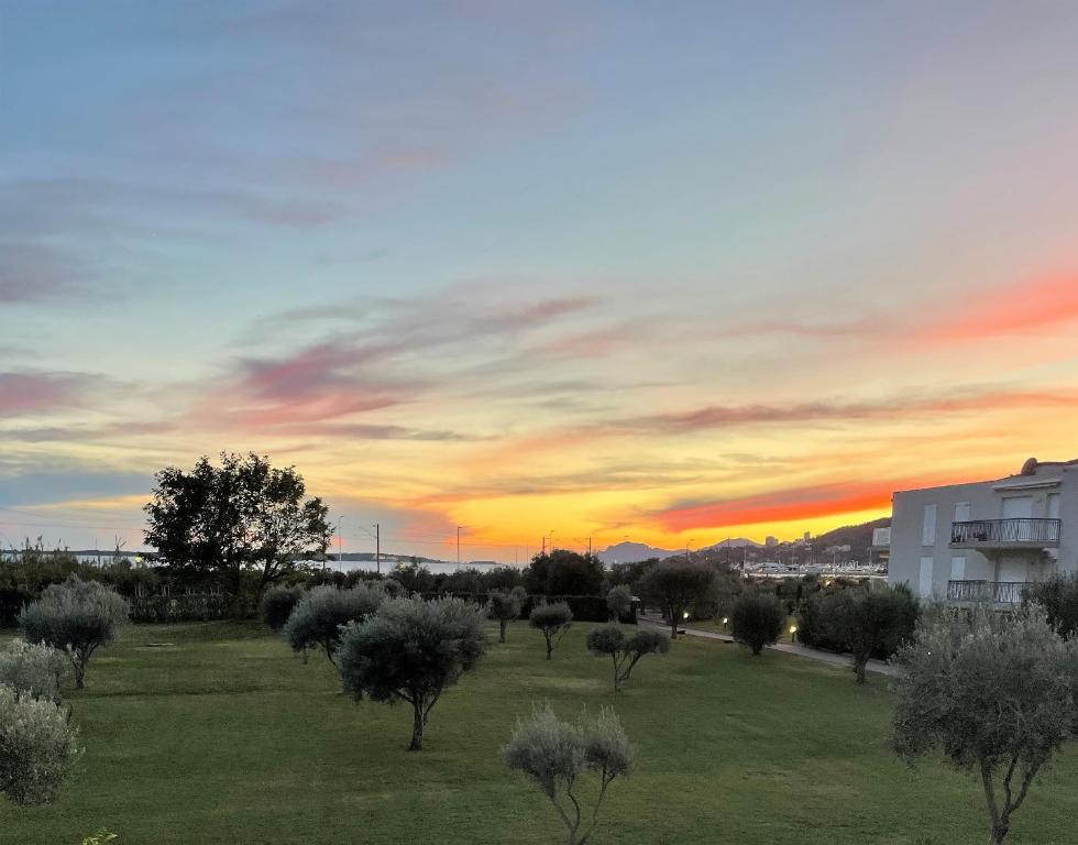 Feels like home JUAN FLORE - Air-conditioned furnished apartment with terrace & parking 650 Rue du Jardin Secret, 06160 Antibes
