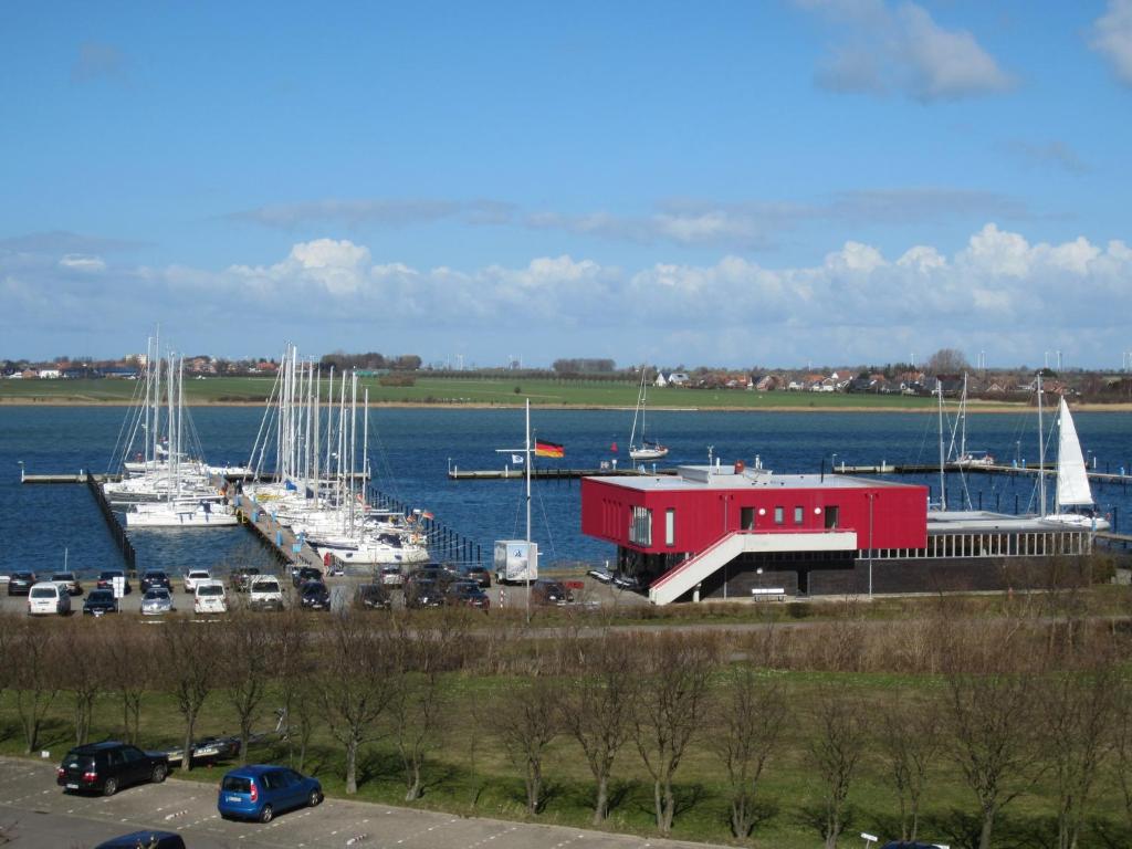 Fehmarn-OstseeferienHafenkieker179 Stranddistelweg  App. 409 5, 23769 Burgtiefe auf Fehmarn 