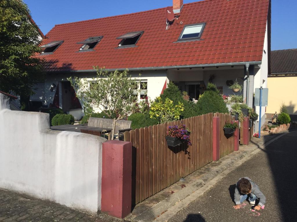 Ferien- und Monteurswohnung Heilbrunnen Heilbrunnenstraße 6, 76744 Wörth am Rhein