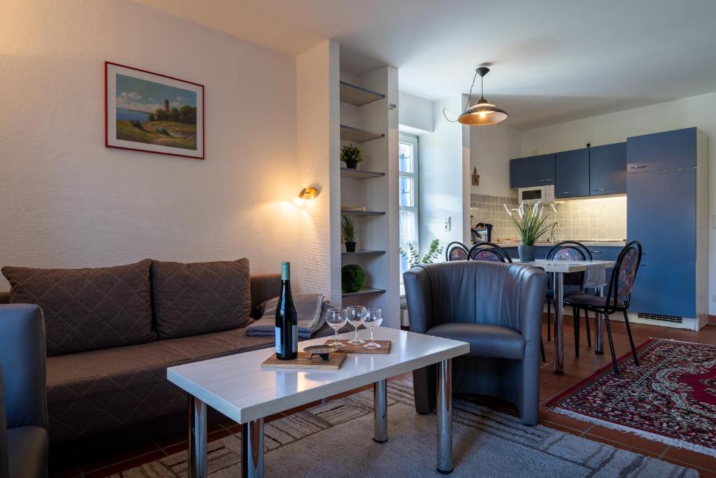 Appartement Feriendorf Rugana - Klassik Appartement mit 1 Schlafzimmer und Terrasse A33 Nonnevitz 25 a-b 18556 Dranske