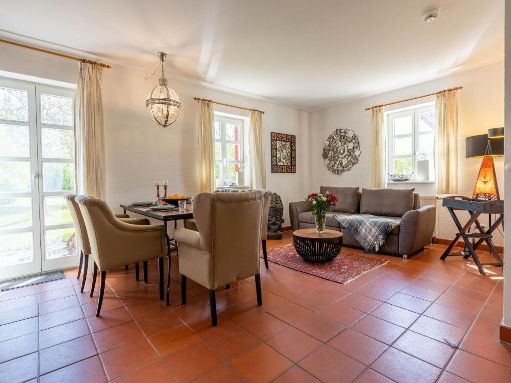 Feriendorf Rugana - Komfortplus Appartement mit 1 Schlafzimmern und Terrasse B43 Nonnevitz 25 a-b, 18556 Dranske