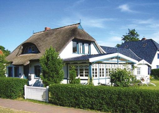 Ferienhaus Becker - Wohnung unten mit grosser Darssveranda 34 Grüne Straße, 18375 Prerow