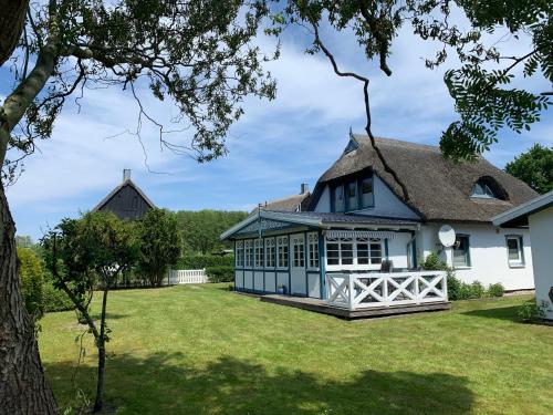 Ferienhaus Becker - Wohnung unten mit grosser Darssveranda
