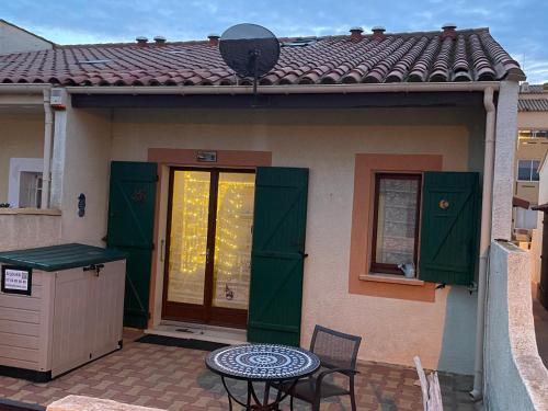 Ferienhaus in résidence naturiste direkt am Strand