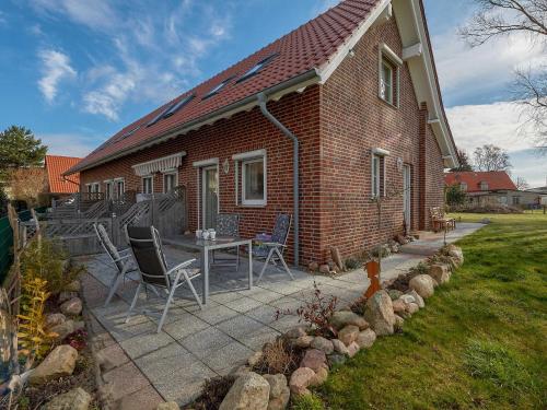 Ferienhaus Lobbe - Wohnung 01 mit Terrasse strandnah