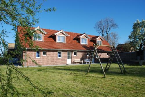 Ferienhaus Lobbe - Wohnung 04 mit Terrasse strandnah