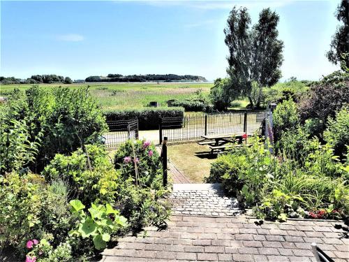Ferienhaus mit Reetdach und Seebli