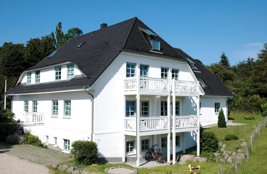 Appartement Ferienhaus-mit-Schwimmbad-Sauna Hövtstrasse  2 18586 Göhren