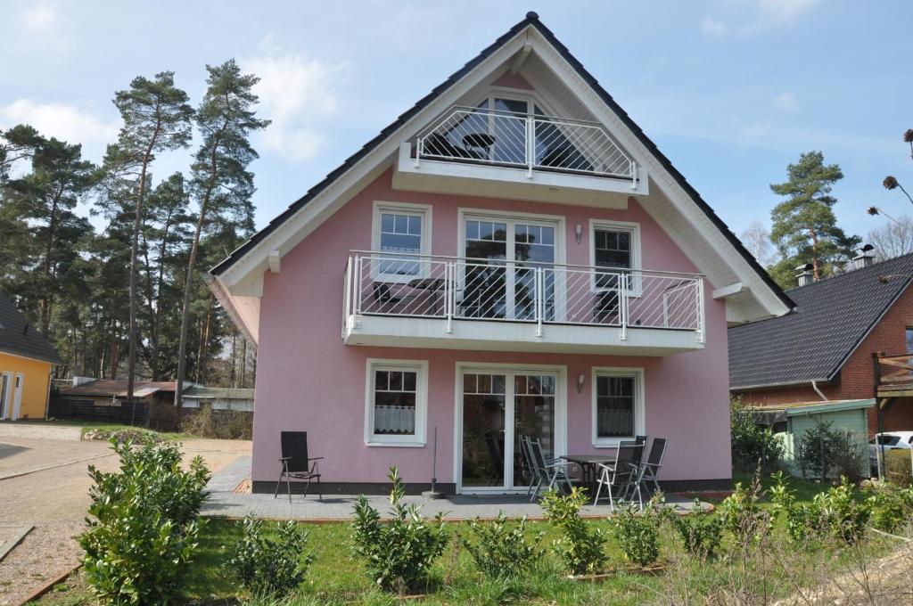 Ferienhaus Müritzzauber / 1 Zimmer Dachgeschoss-Appartement Unter den Kiefern 70, 17207 Röbel