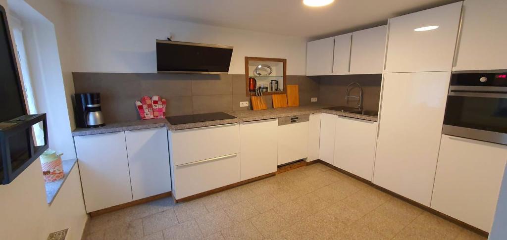 Appartement Ferienhaus Rose - Löhndorf Weinregion - Traumferienhaeuser-Eifel 47 St.-Georg-Straße 53489 Löhndorf
