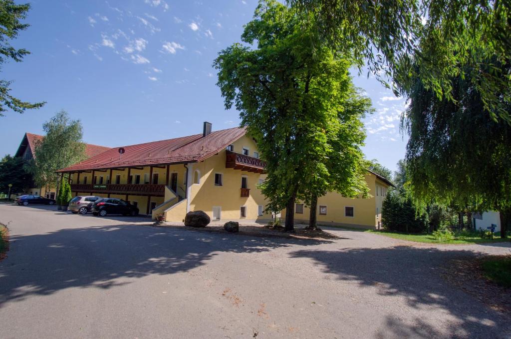 Ferienhof Unertl Oberham 1, 94086 Bad Griesbach im Rottal