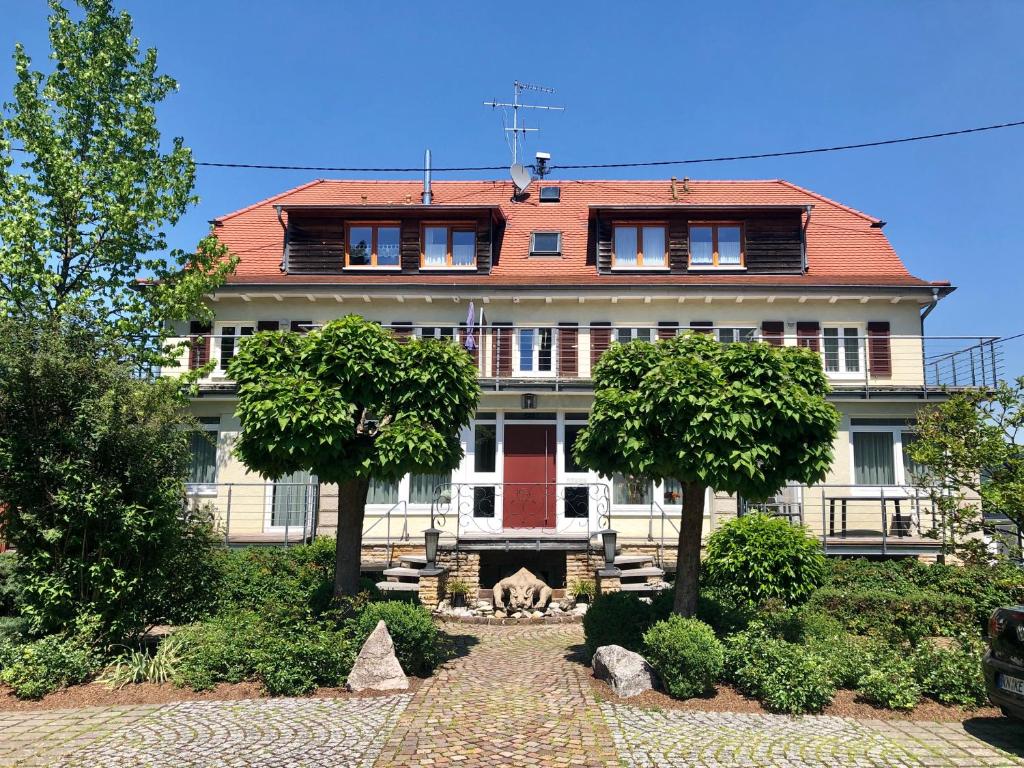 Appartement Ferienresidenz Seegarten - mit privatem Seezugang und hauseigenem Schwimmbad 29 Kaiserpfalzstraße Wohnung 5 78351 Bodman-Ludwigshafen