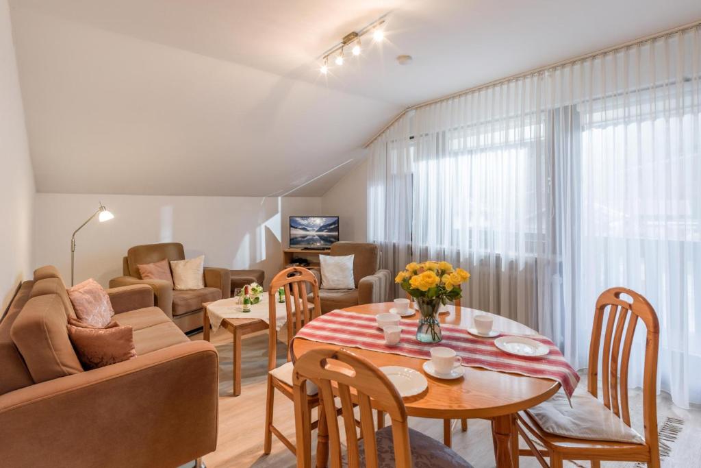 Ferienwohnanlage Oberaudorf Zimmerwohnung E7 Bad-Trißl-Str.44, 83080 Oberaudorf