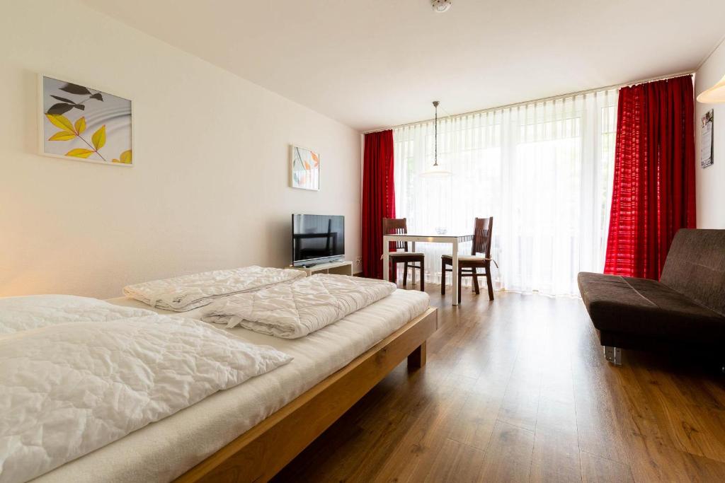 Appartement Ferienwohnpark Immenstaad am Bodensee Ein-Zimmer-Apartment 49 15 Gehrenbergstr. 50 88090 Immenstaad am Bodensee