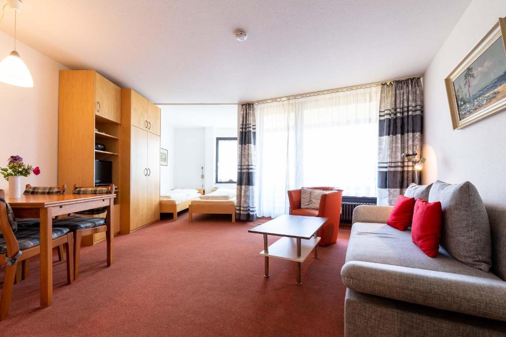 Appartement Ferienwohnpark Immenstaad am Bodensee Ein-Zimmer-Apartment 51 10 Gehrenbergstr. 50 88090 Immenstaad am Bodensee