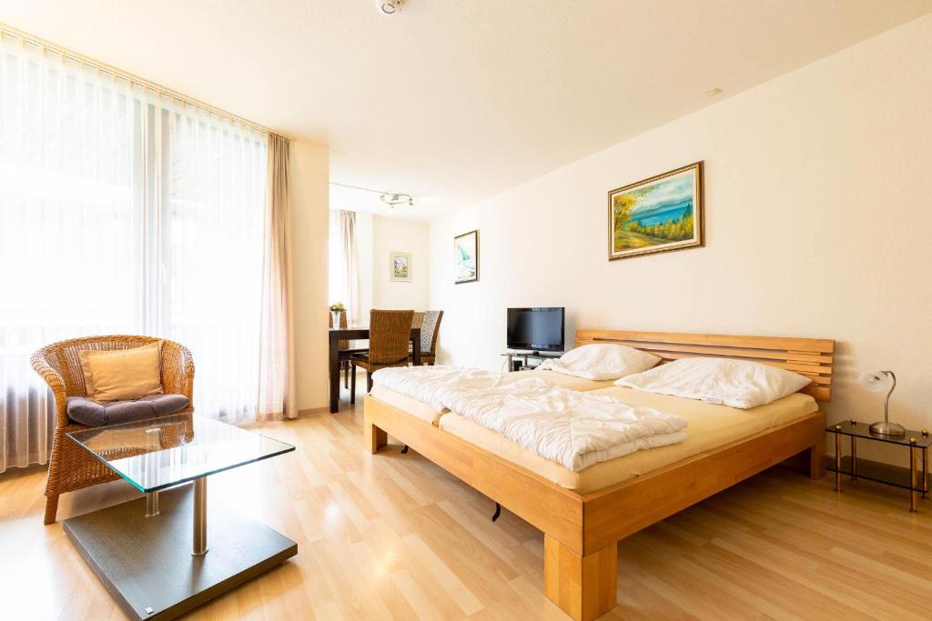 Appartement Ferienwohnpark Immenstaad am Bodensee Ein-Zimmer-Apartment 55 18 Gehrenbergstr. 50 88090 Immenstaad am Bodensee