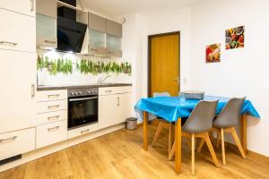Ferienwohnpark Immenstaad am Bodensee Zwei-Zimmer-Apartment 49 04