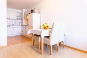 Appartement Ferienwohnpark Immenstaad am Bodensee Zwei-Zimmer-Apartment 51 08 Gehrenbergstr. 50 88090 Immenstaad am Bodensee Bade-Wurtemberg