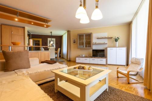 Ferienwohnpark Immenstaad am Bodensee Zwei-Zimmer-Apartment 53 09