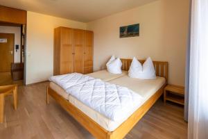 Appartement Ferienwohnpark Immenstaad am Bodensee Zwei-Zimmer-Apartment 53 23 Gehrenbergstr. 50 88090 Immenstaad am Bodensee Bade-Wurtemberg