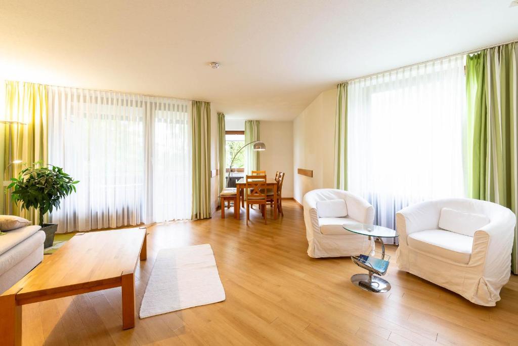 Appartement Ferienwohnpark Immenstaad am Bodensee Zwei-Zimmer-Apartment 55 12 Gehrenbergstr. 50 88090 Immenstaad am Bodensee