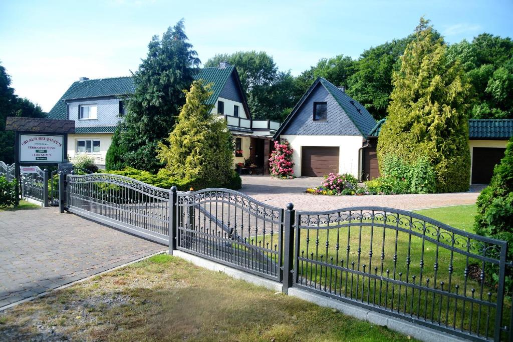 Ferienwohnung 2 bei Familie Saupe Poggenhof 14a, 18569 Schaprode
