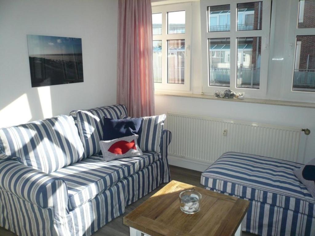 Appartement Ferienwohnung 206 Juist Strandburg für 5 Personen mit Schwimmbad und Sauna Strandstrasse 4 26571 Juist