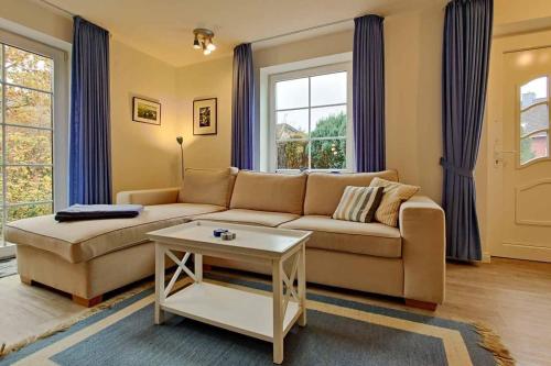 Ferienwohnung-5-mit-Terrasse-Friesenhus-Weisse-Moewe-Duhnen