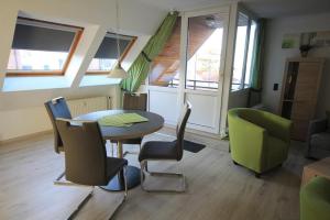 Ferienwohnung-52-mit-Teil-Meerblick-Residenz-Meeresbrandung-Duhnen